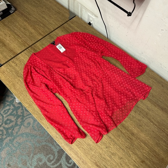 Torrid nwt magenta hot pink heart print Valentine’s Day date magenta blouse top - Picture 3 of 7